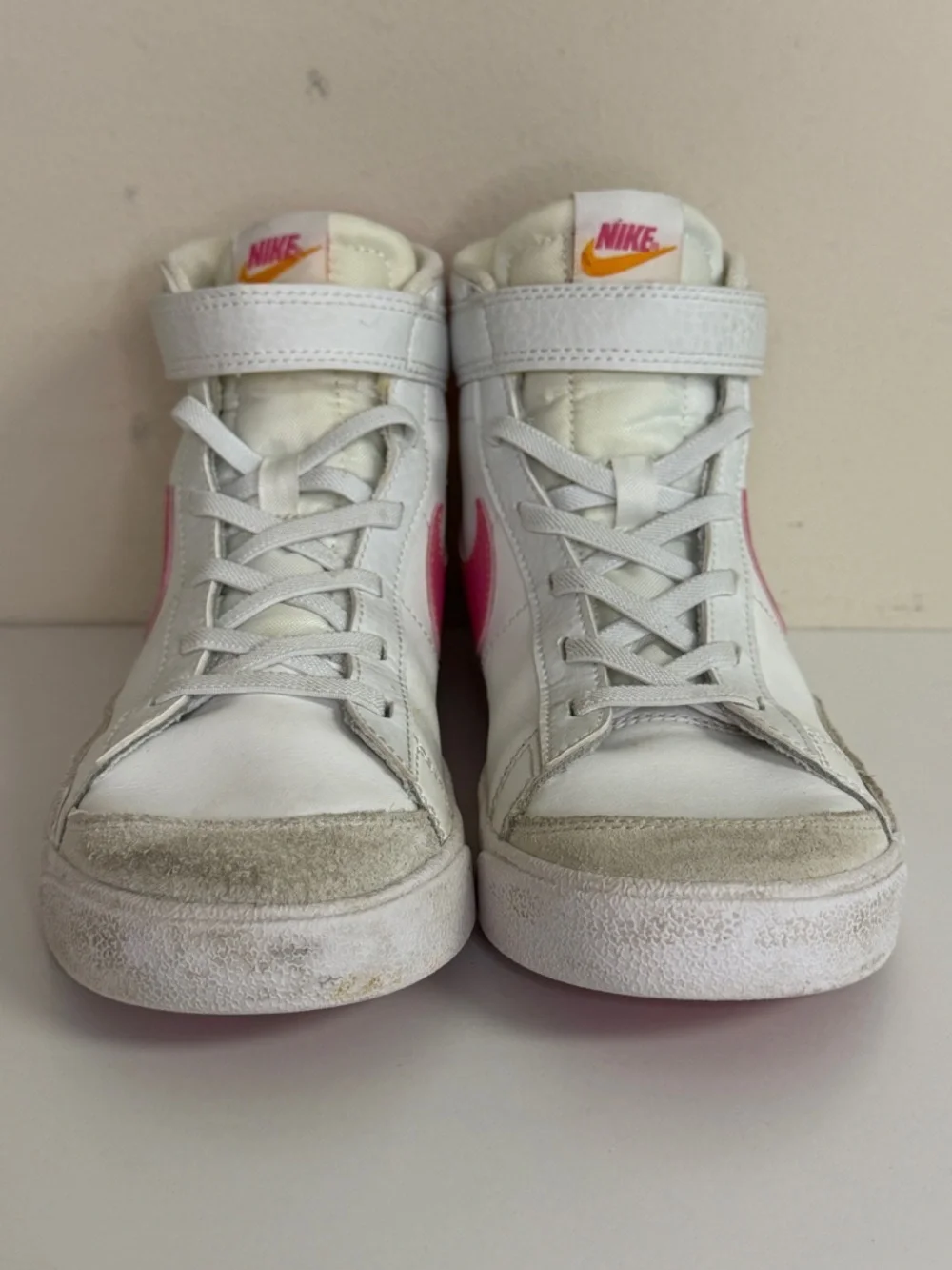 Nike: Kids' Blazer Mid '77 - White & Pink Sneaker, Size 3Y